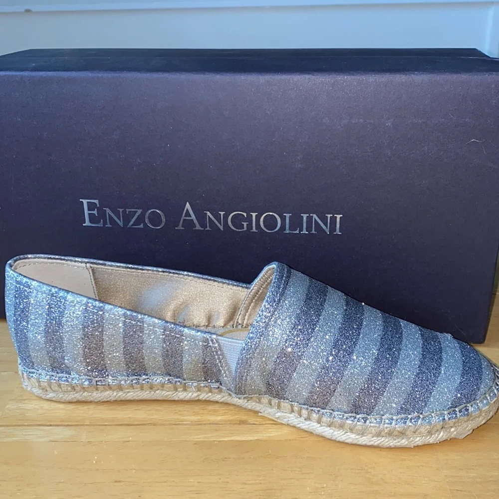 NEW NEVER WORN ENZO ANGIOLINI PEWTER SILVER STRIPE